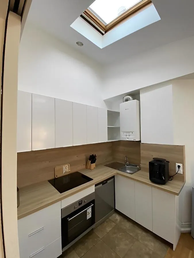 Upscale 80M2 2 Bedroom Apartment Near Champs Elysees Paris