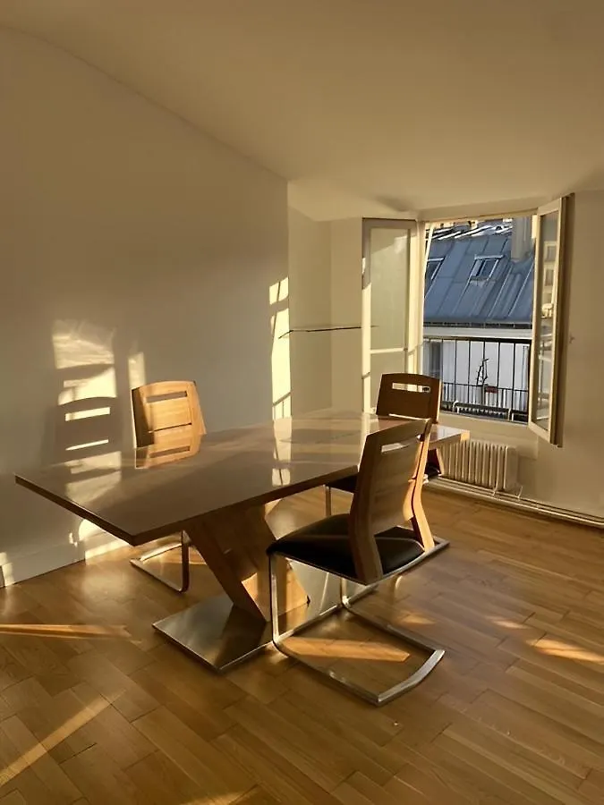 Upscale 80M2 2 Bedroom Apartment Near Champs Elysees Paris